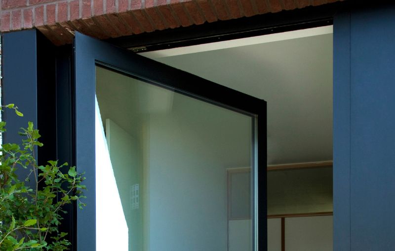 masterline 8 aluminium pivot deur reynaers bij pauwels